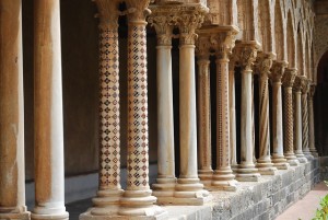 columns-656322_640